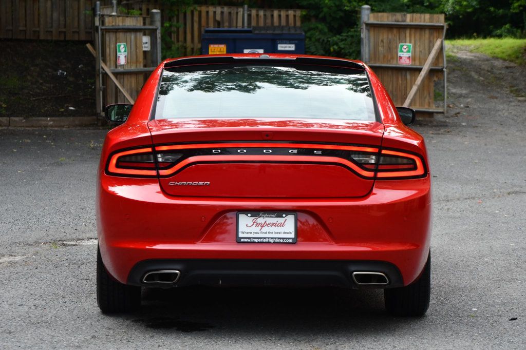 2022 Dodge Charger SXT photo 6