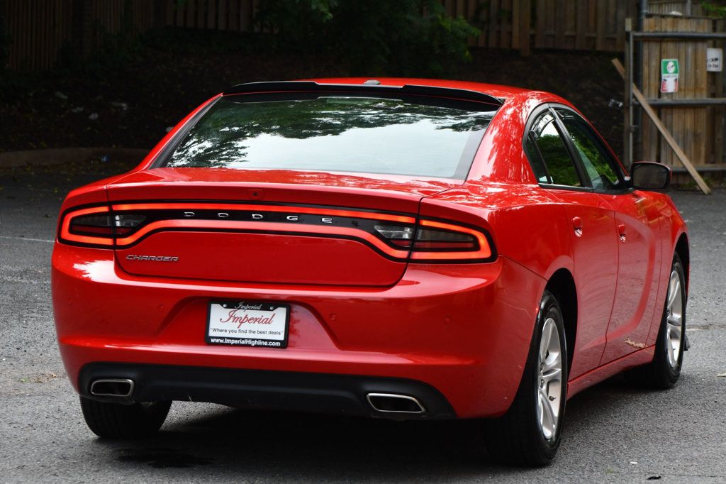 2022 Dodge Charger SXT photo 7