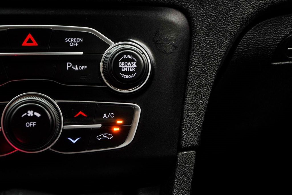 2022 Dodge Charger SXT photo 23