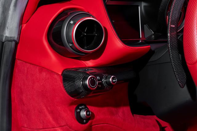 2022 Ferrari 812 Competizione Coupe - 22947900 - 10