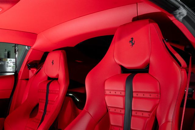 2022 Ferrari 812 Competizione Coupe - 22947900 - 19