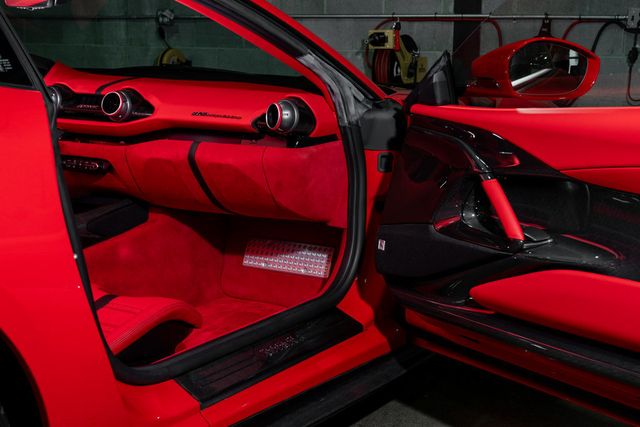 2022 Ferrari 812 Competizione Coupe - 22947900 - 32