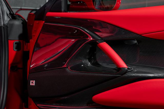 2022 Ferrari 812 Competizione Coupe - 22947900 - 33