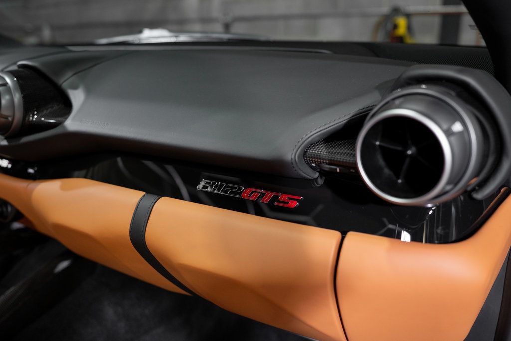 2022 Ferrari 812 GTS Base photo 15