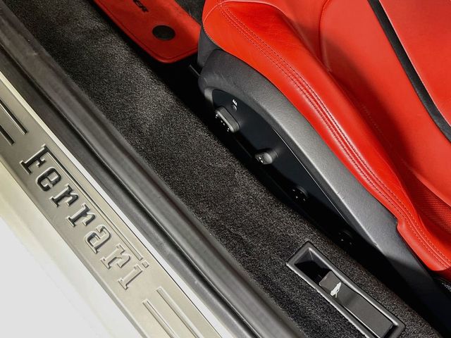 2022 Ferrari F8 Spider Convertible - 23066560 - 22