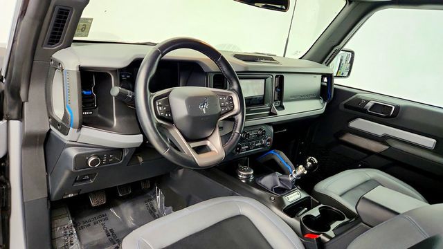 2022 Ford Bronco Black Diamond 2-Door 4x4 w/ Manual, Roof Rack & Off-Road Tires - 23097420 - 11