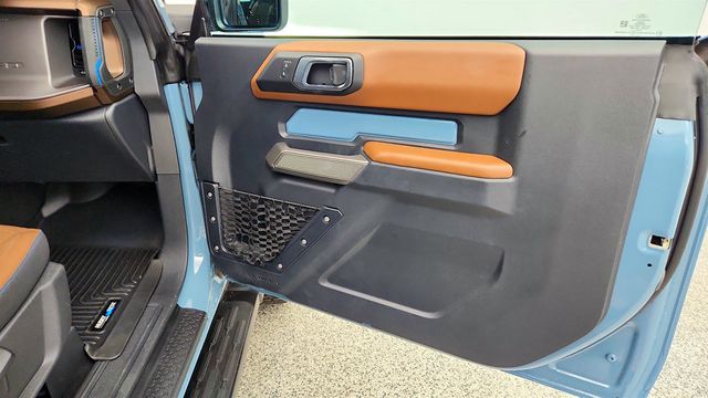 2022 Ford Bronco Outer Banks 2 Door Advanced 4x4 w/ Sasquatch & Lux Pkg - 23040962 - 23