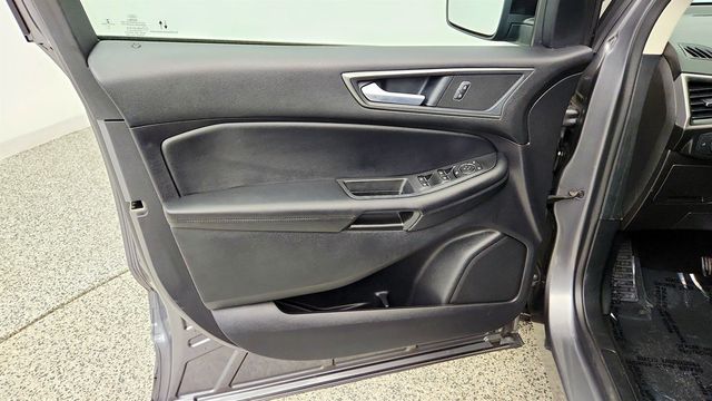 2022 Ford Edge SE AWD w/ Black Appearance Pkg - 23081126 - 9