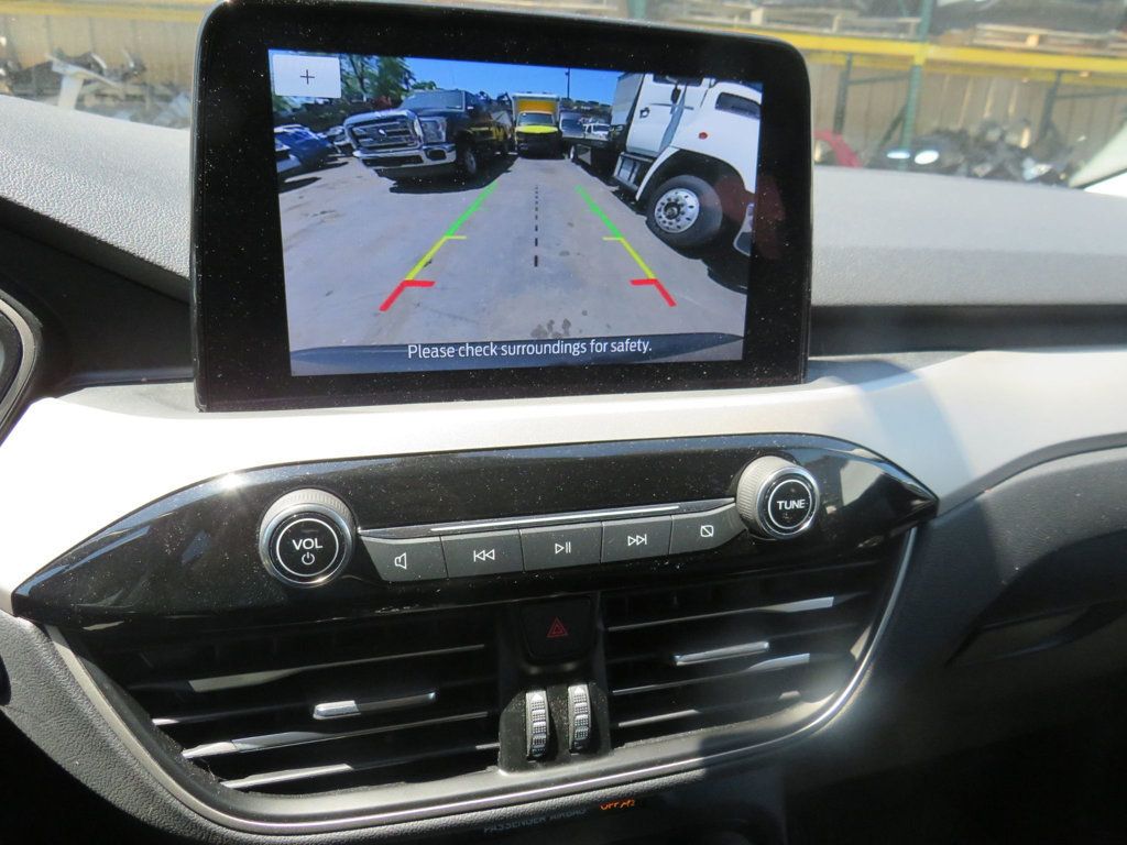Ford Escape photo 12