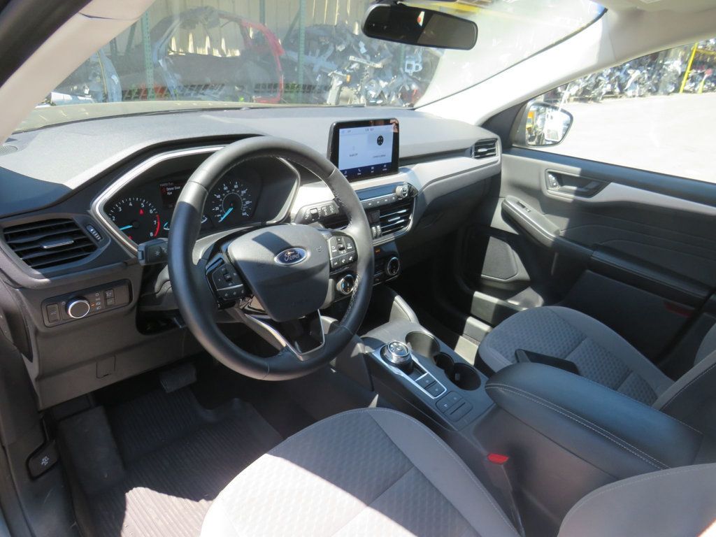 Ford Escape photo 7
