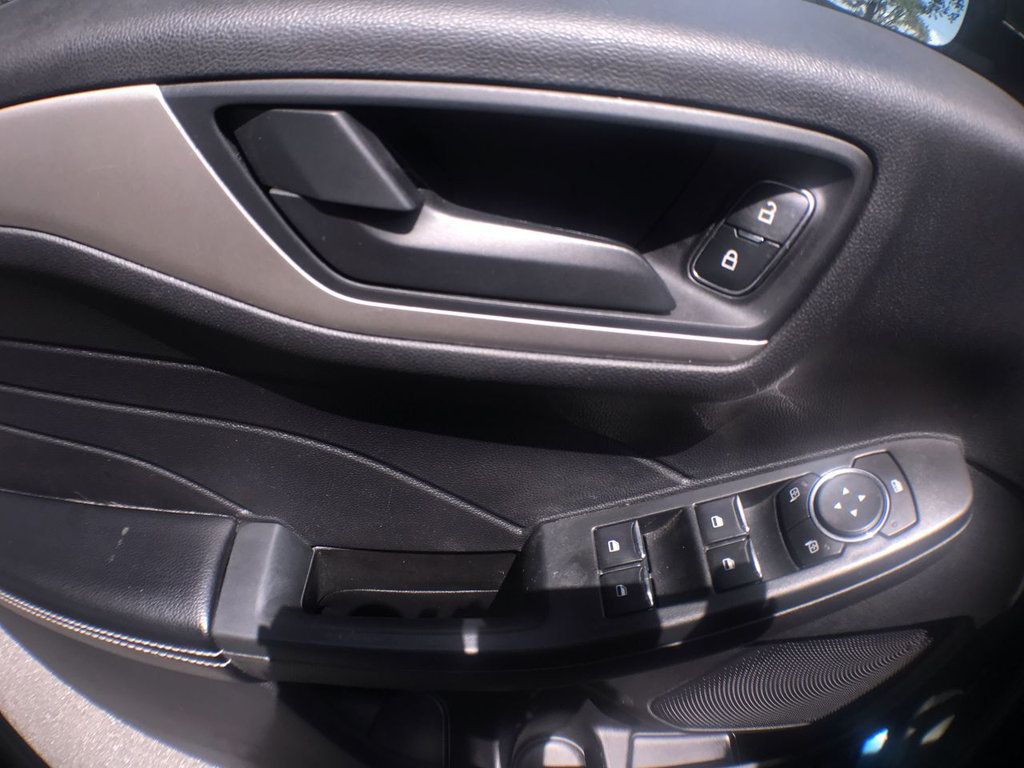 2022 Ford Escape SE photo 12
