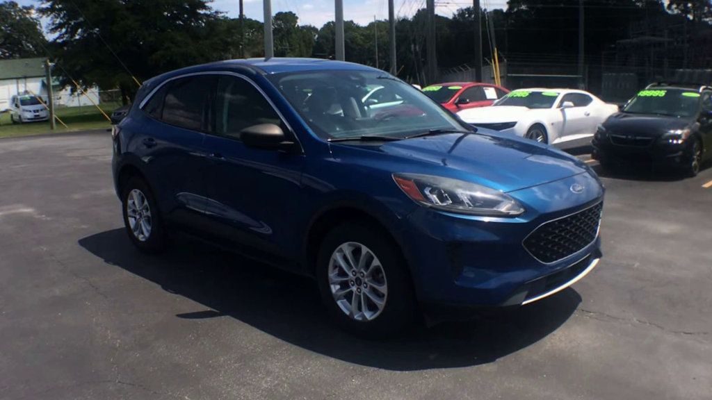 2022 Ford Escape SE photo 2