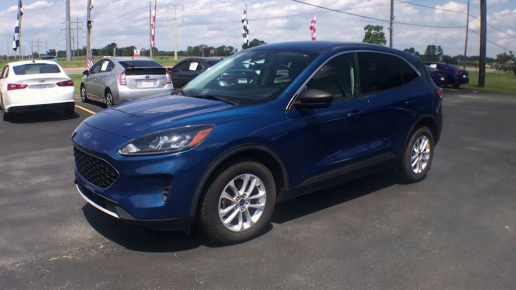 2022 Ford Escape SE photo 4