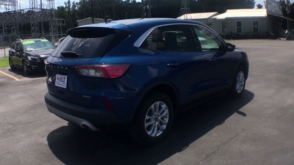 2022 Ford Escape SE photo 8