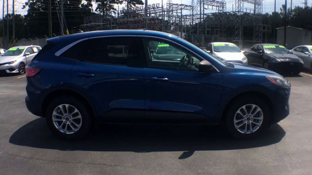 2022 Ford Escape SE photo 9