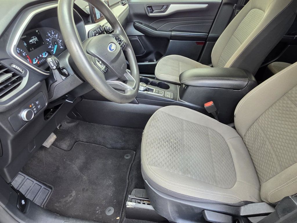 2022 Ford Escape SE Sport photo 6