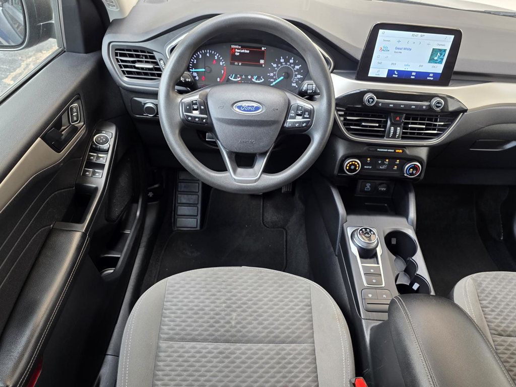 2022 Ford Escape SE Sport photo 9