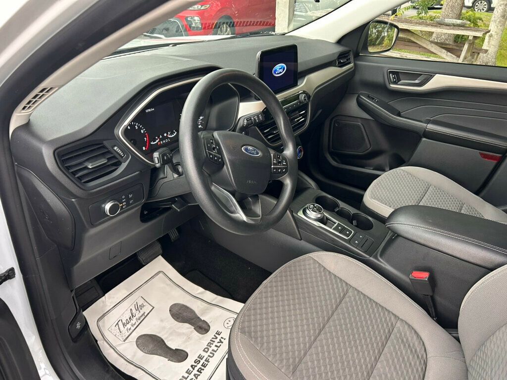 2022 Ford Escape SE photo 3