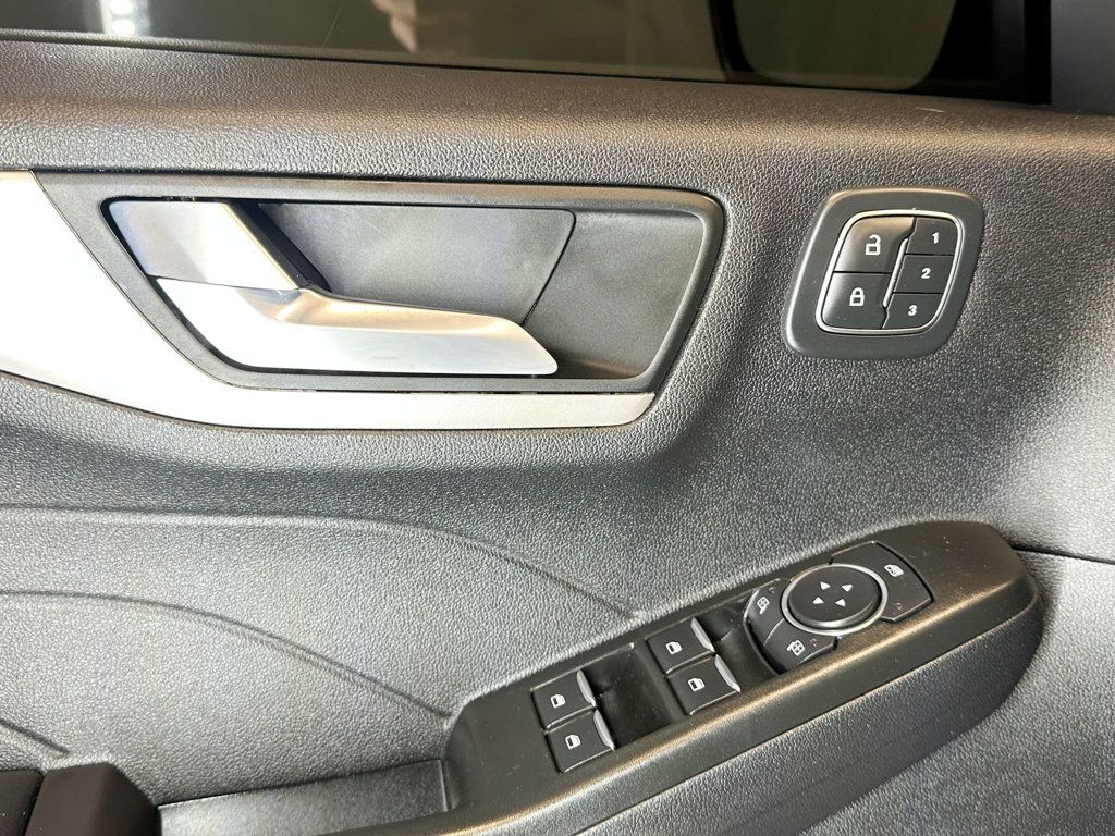 2022 Ford Escape SEL FWD - 23057560 - 17