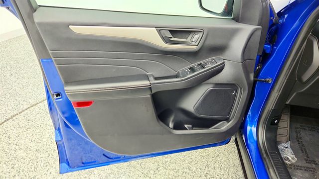 2022 Ford Escape SE with Sport Appearance, Convenience & Cold Weather Packages - 22971765 - 9