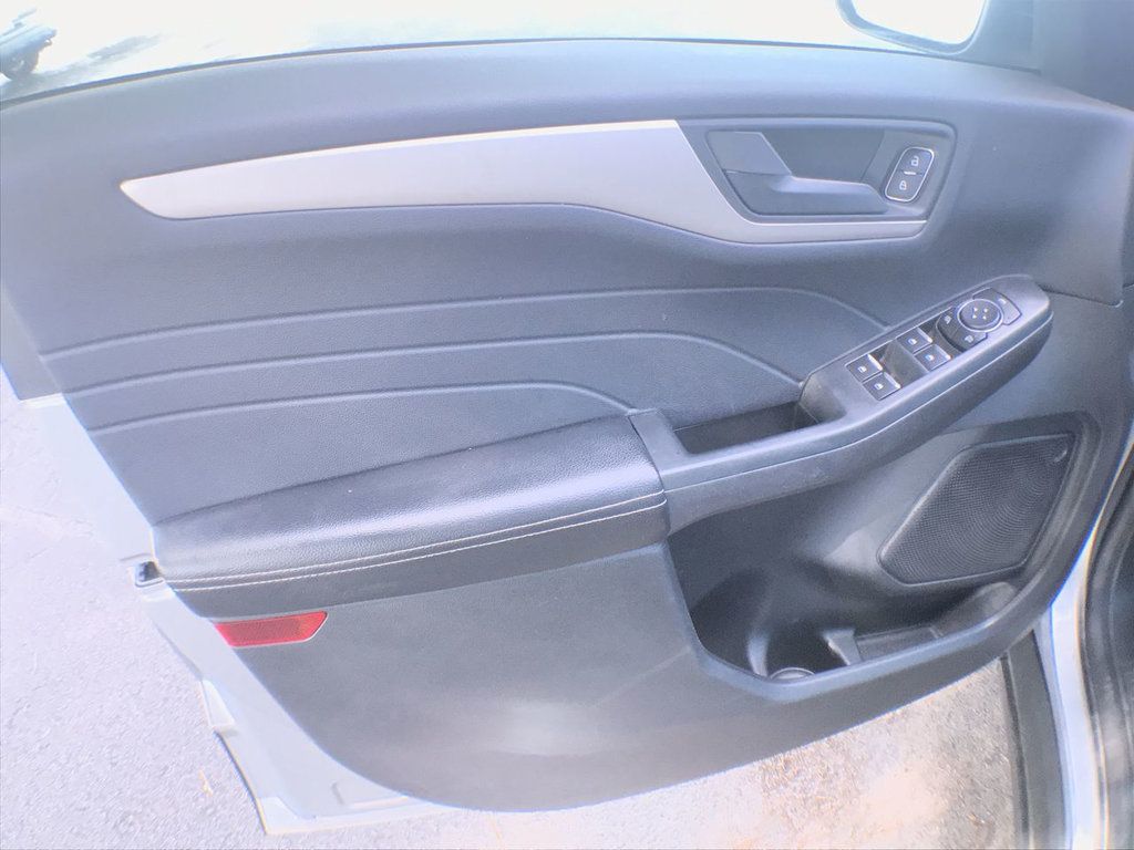 2022 Ford Escape S photo 12