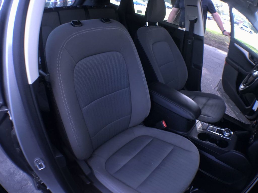 2022 Ford Escape S photo 19