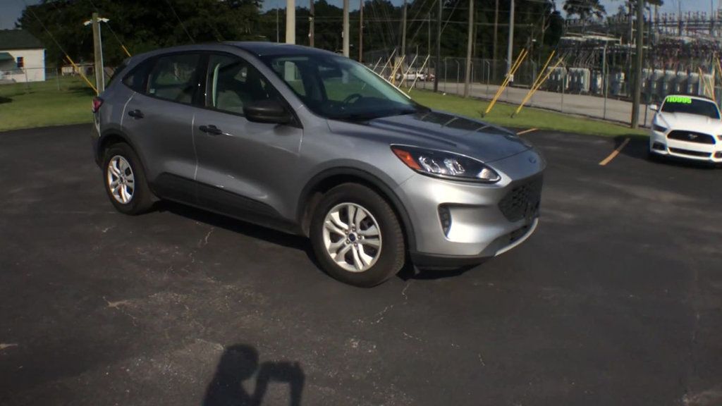 2022 Ford Escape S photo 2