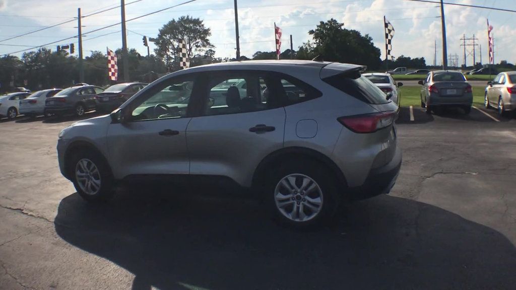 2022 Ford Escape S photo 6