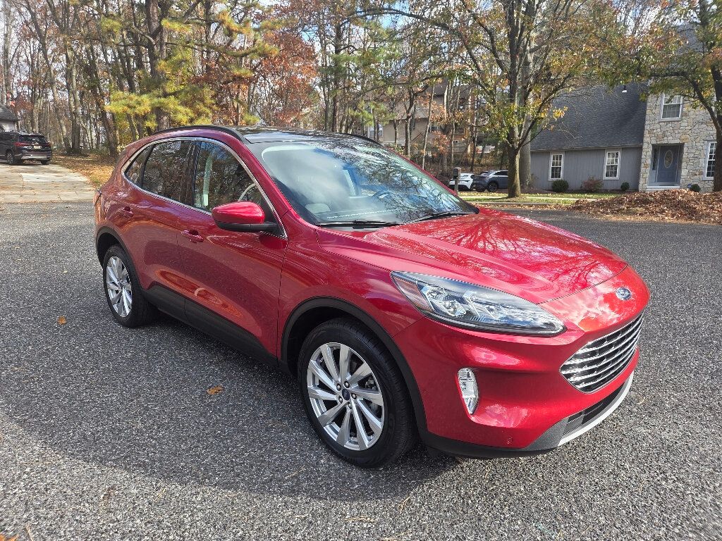 2022 Ford Escape Titanium photo 3