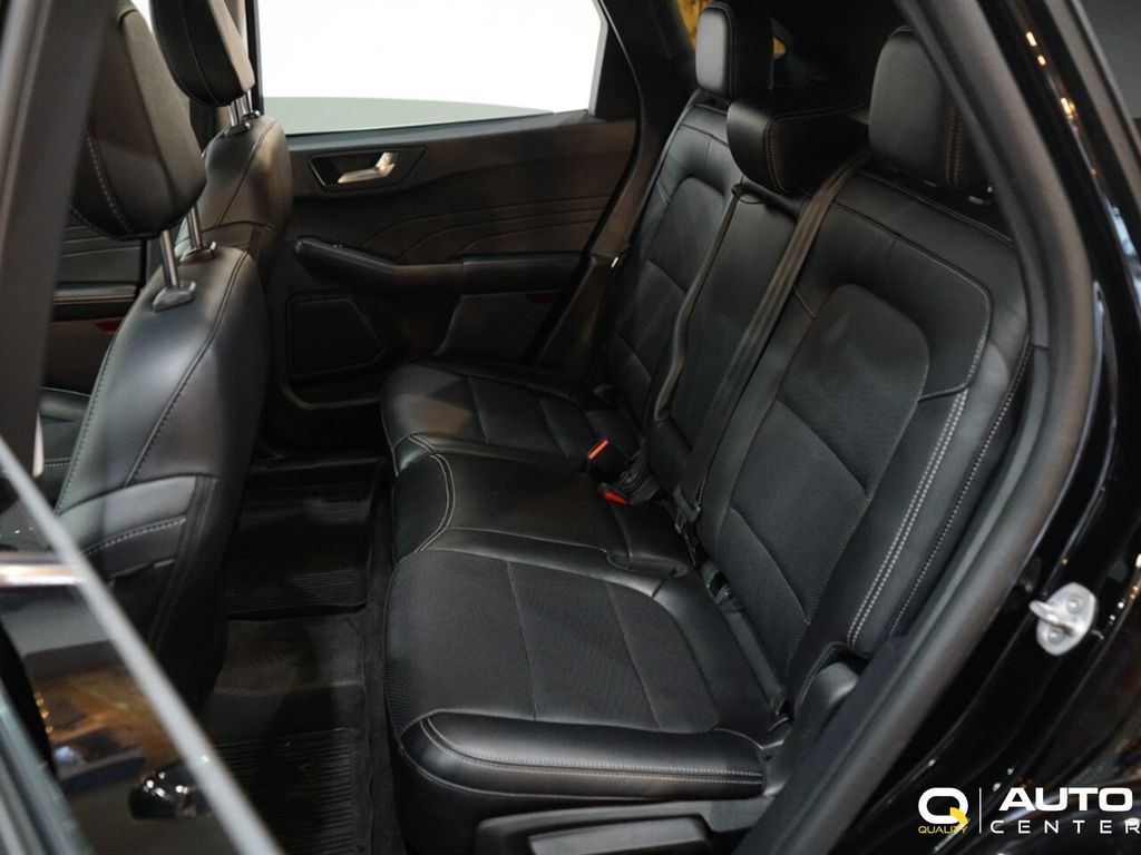 2022 Ford Escape Titanium Hybrid AWD - 22954407 - 30