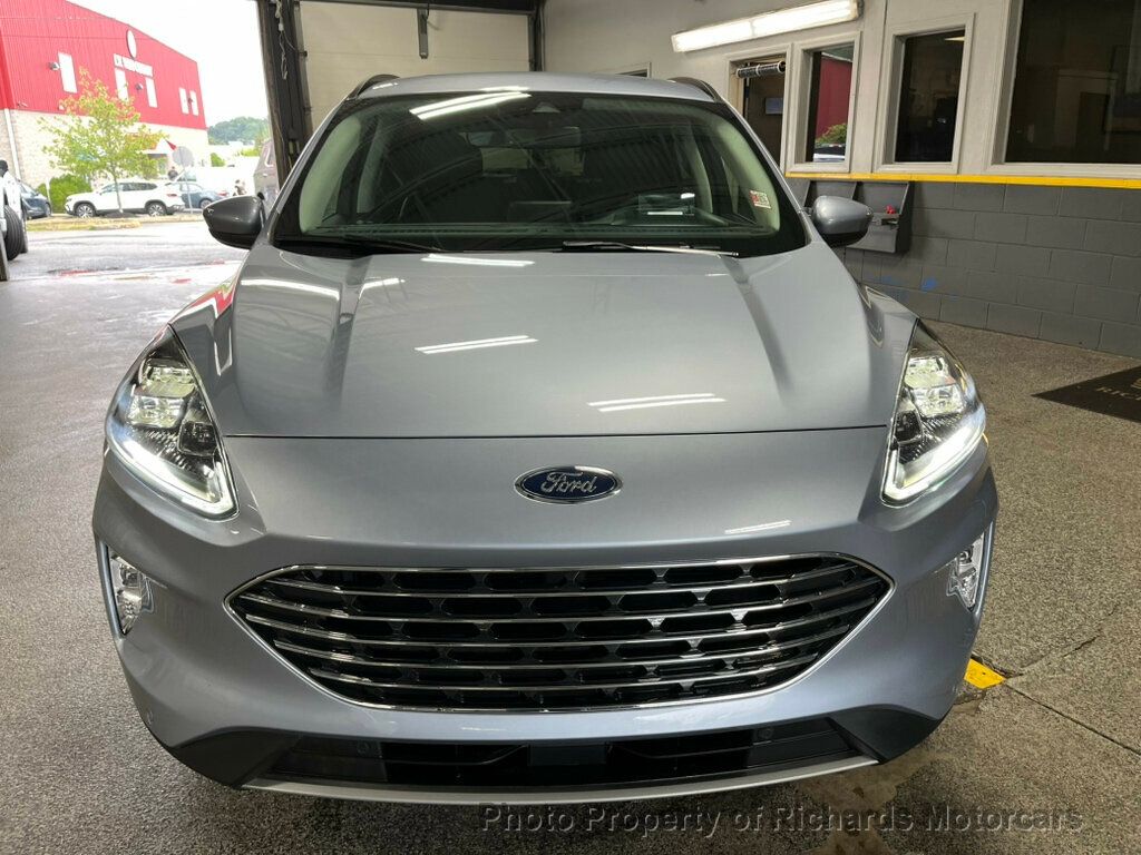 2022 Ford Escape Titanium Hybrid photo 10