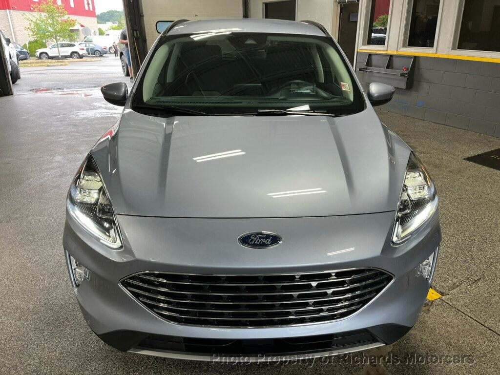 2022 Ford Escape Titanium Hybrid photo 11