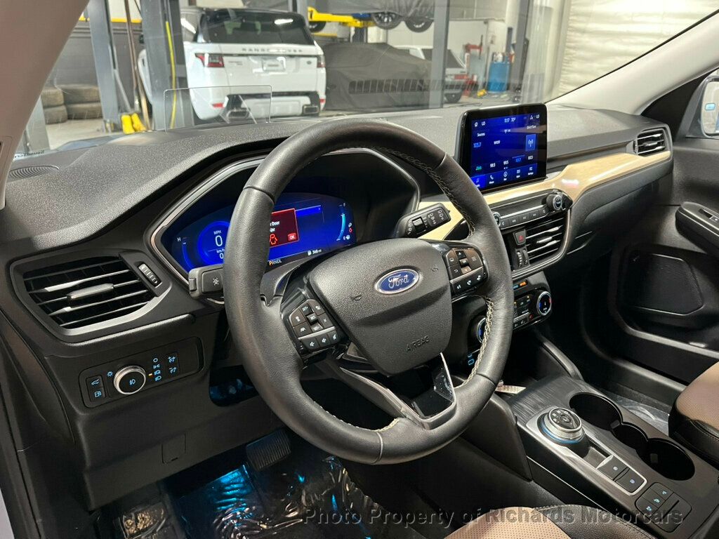 2022 Ford Escape Titanium Hybrid photo 14