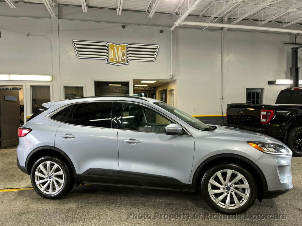 2022 Ford Escape Titanium Hybrid photo 2