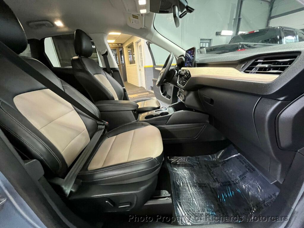 2022 Ford Escape Titanium Hybrid photo 20