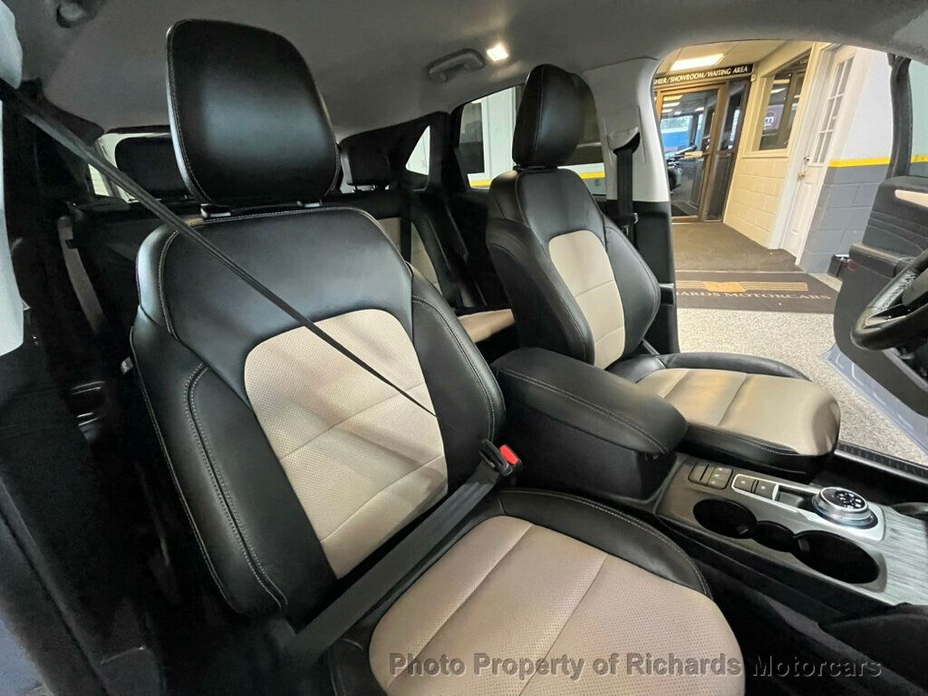 2022 Ford Escape Titanium Hybrid photo 21