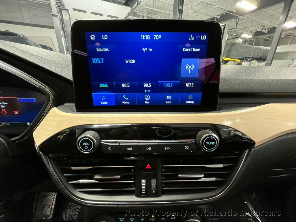 2022 Ford Escape Titanium Hybrid photo 24