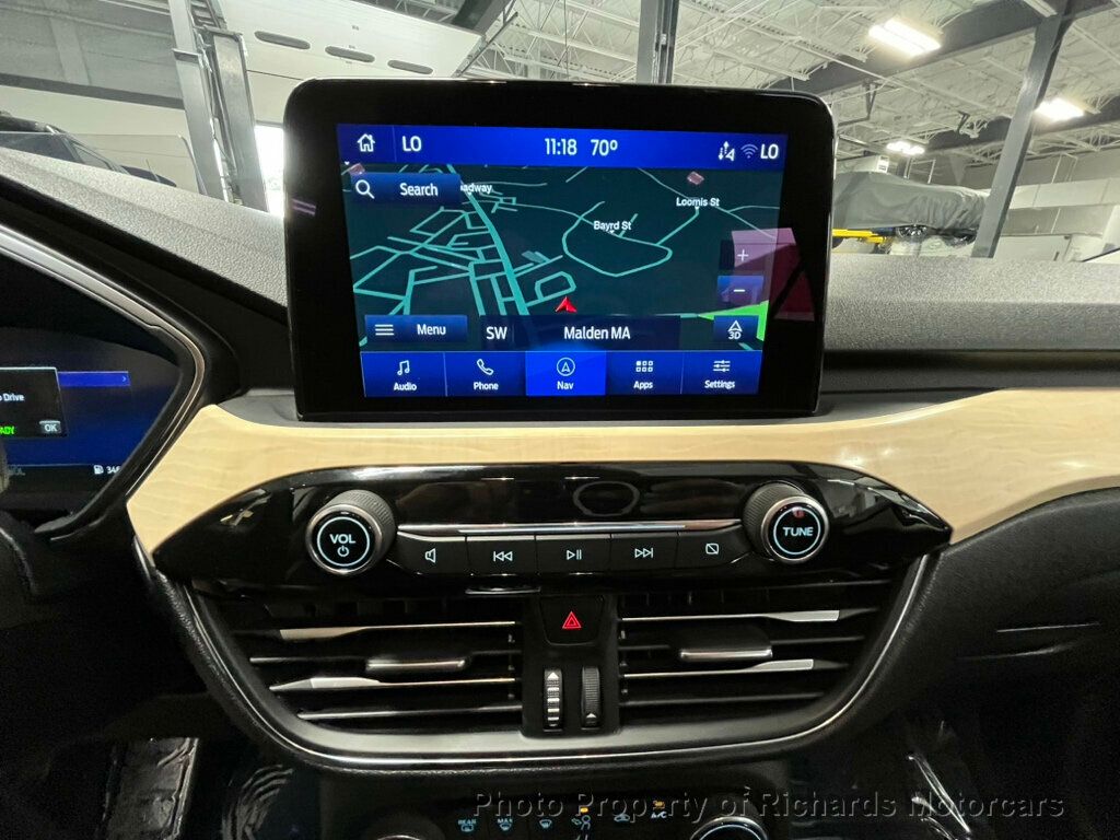 2022 Ford Escape Titanium Hybrid photo 25