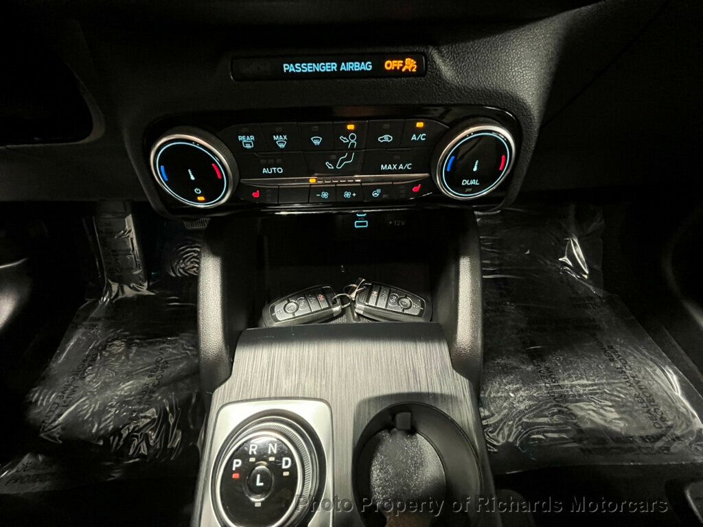 2022 Ford Escape Titanium Hybrid photo 27