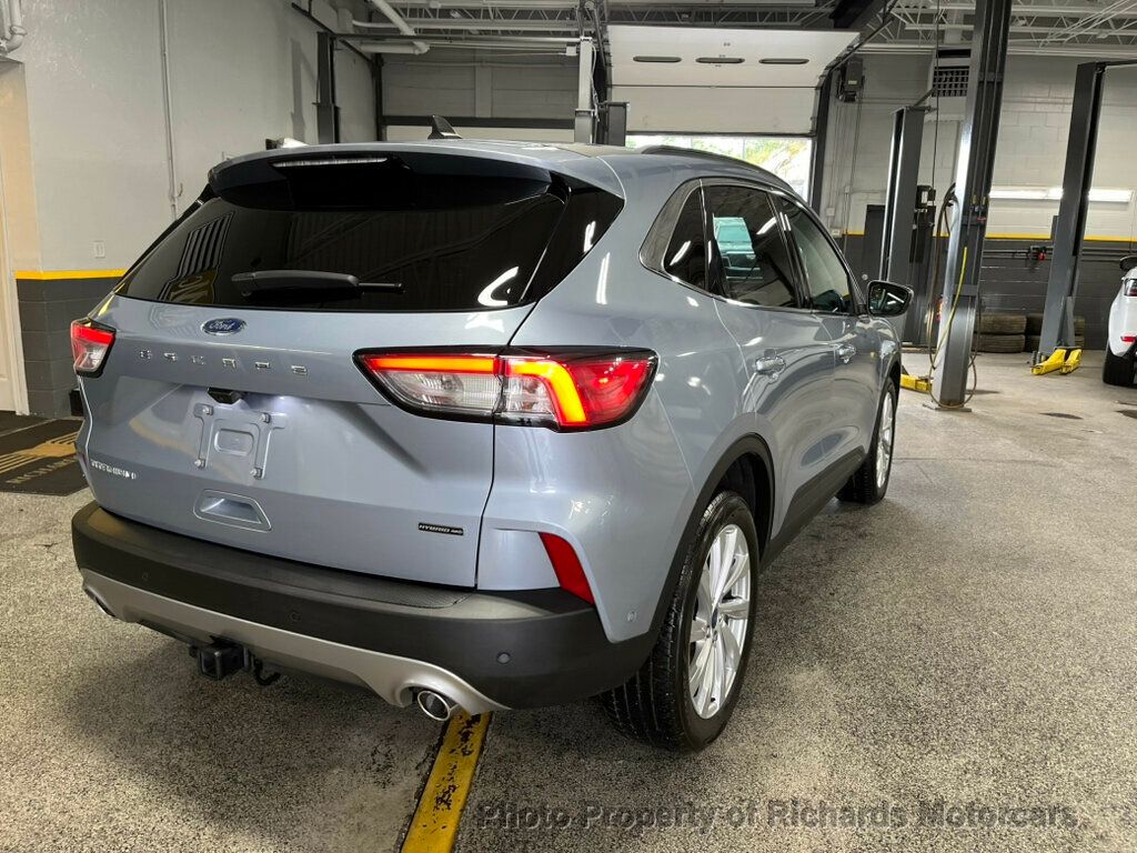 2022 Ford Escape Titanium Hybrid photo 4