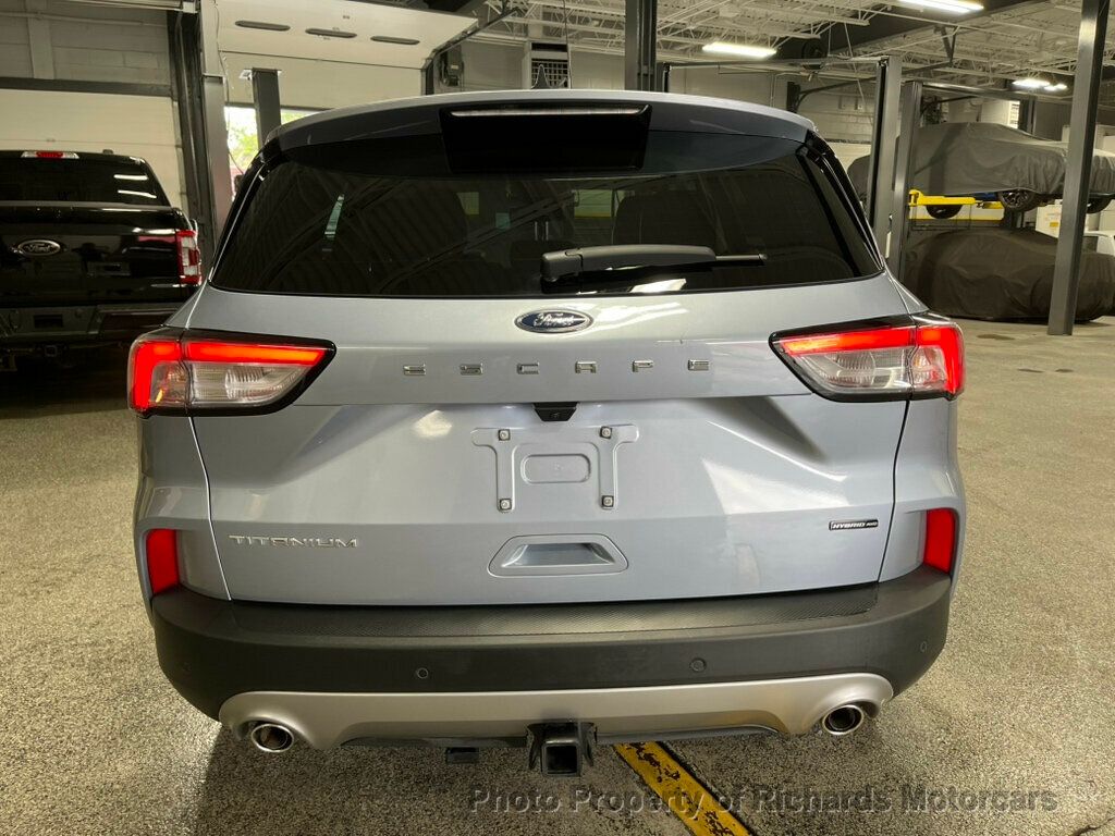 2022 Ford Escape Titanium Hybrid photo 5