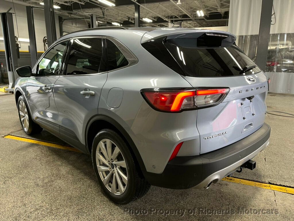 2022 Ford Escape Titanium Hybrid photo 6