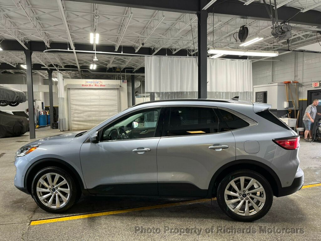 2022 Ford Escape Titanium Hybrid photo 7