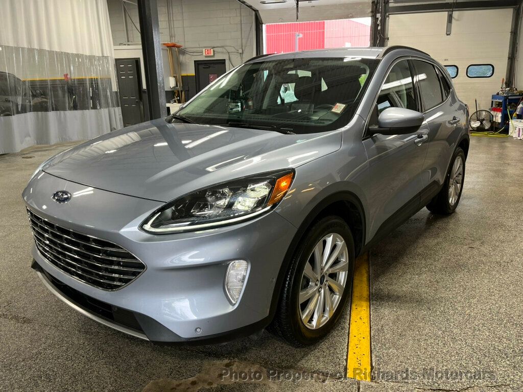 2022 Ford Escape Titanium Hybrid photo 8