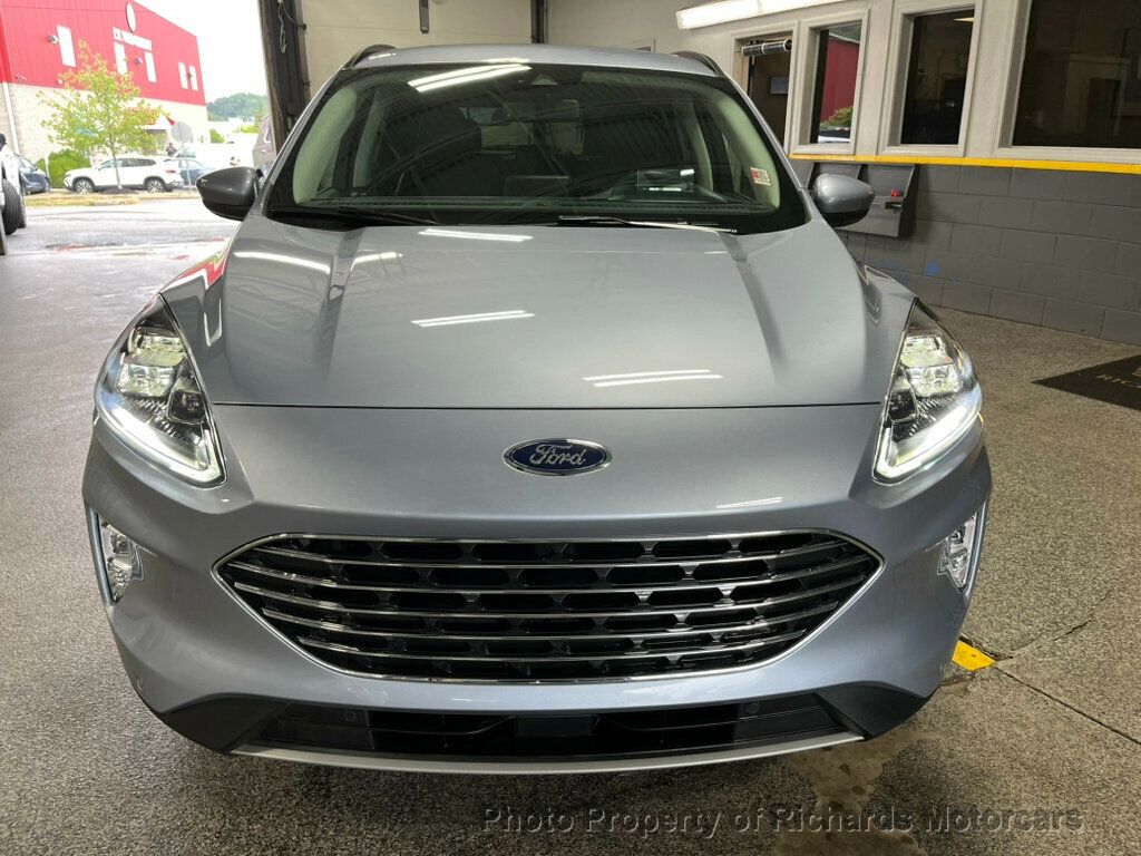 2022 Ford Escape Titanium Hybrid photo 9