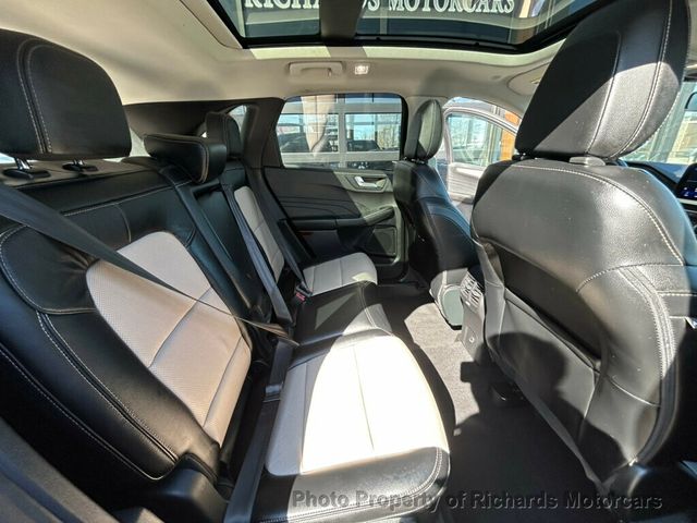 2022 Ford Escape Titanium Hybrid AWD - 23008079 - 18