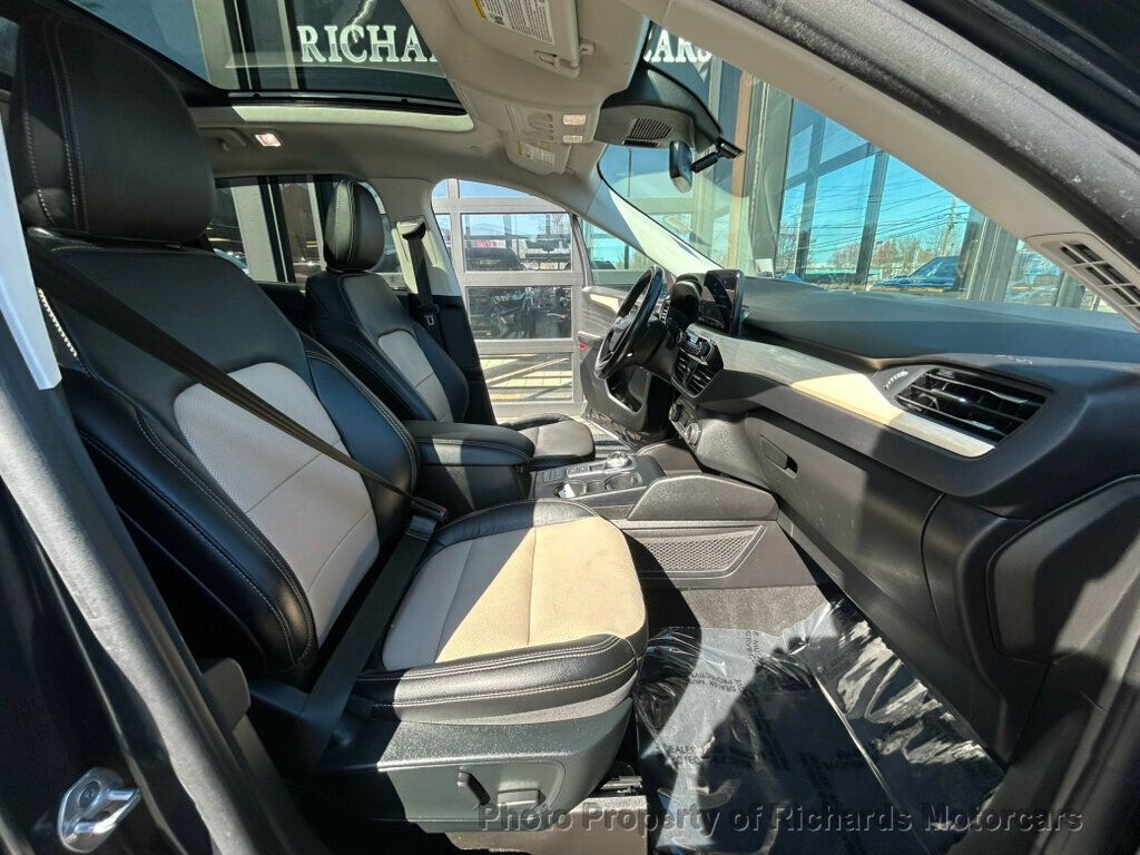 2022 Ford Escape Titanium Hybrid AWD - 23008079 - 21