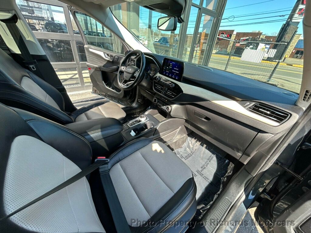 2022 Ford Escape Titanium Hybrid AWD - 23008079 - 22