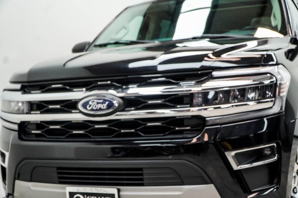 2022 Ford Expedition Limited photo 2