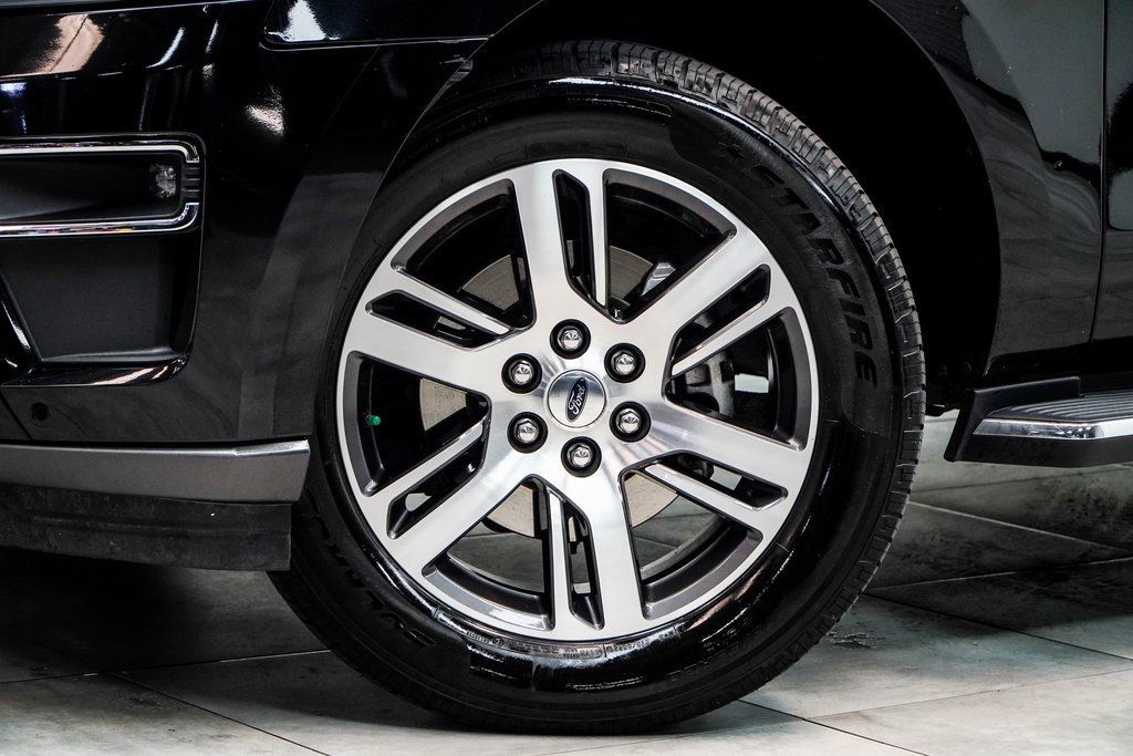 2022 Ford Expedition Limited photo 2